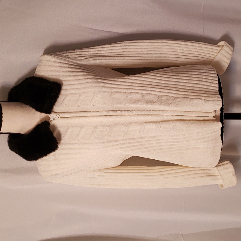 Designers Originals White Cardigan with Black Faux Fur Collar Gorgeous! LP